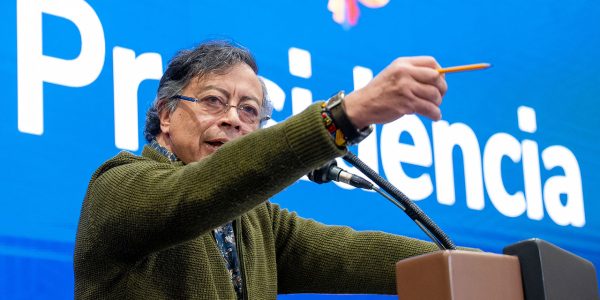 PETRO-BAJA-DEL-DOLAR-600x300