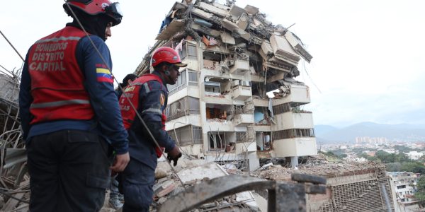 VENEZUELA-01-ESTRAGOS-DEL-TERREMOTO-Pedro-Mattey-600x300